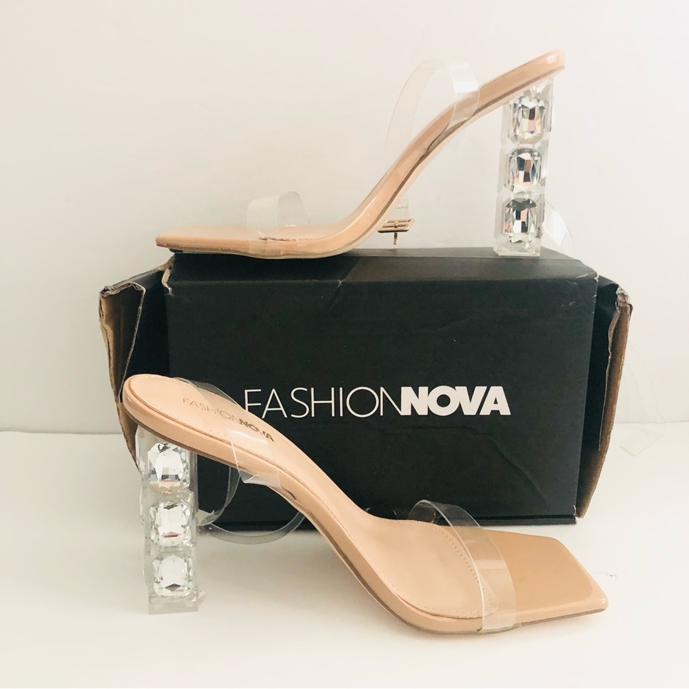 FASHION NOVA STAY SHINING NUDE HEEL (7.5)